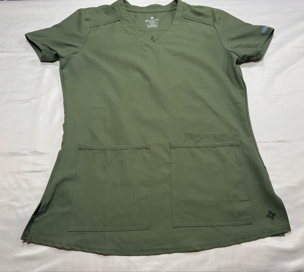 MedCouture Insight Women’s XS *See Description* V Neck Three Pocket Olive Green